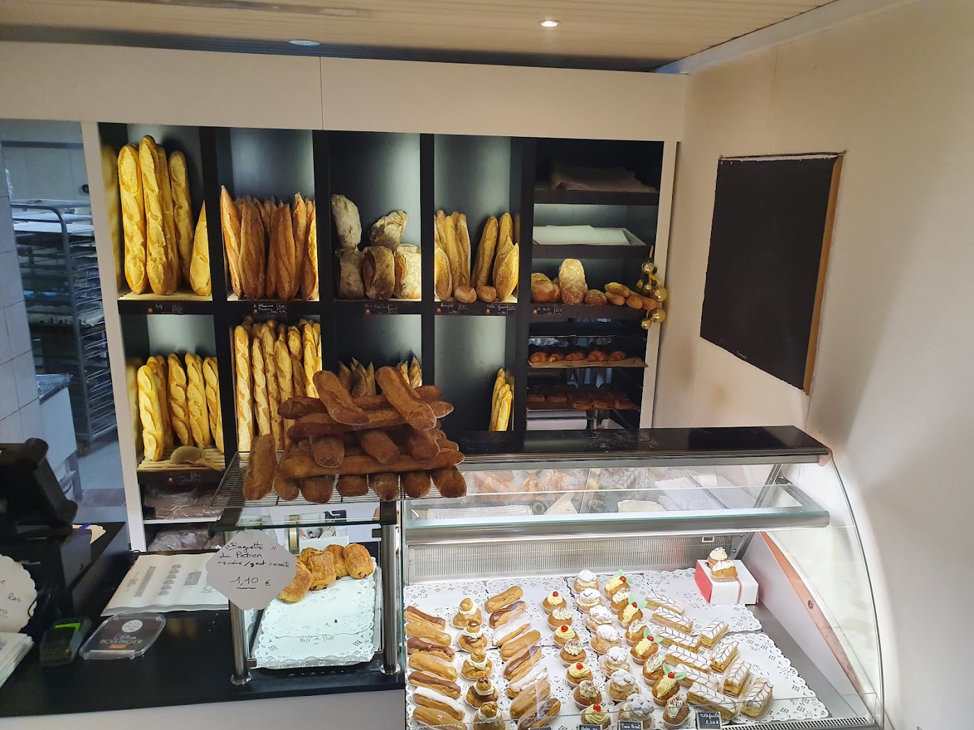 Boulangerie Pâtisserie, chez Clėment le barbu Pézillala