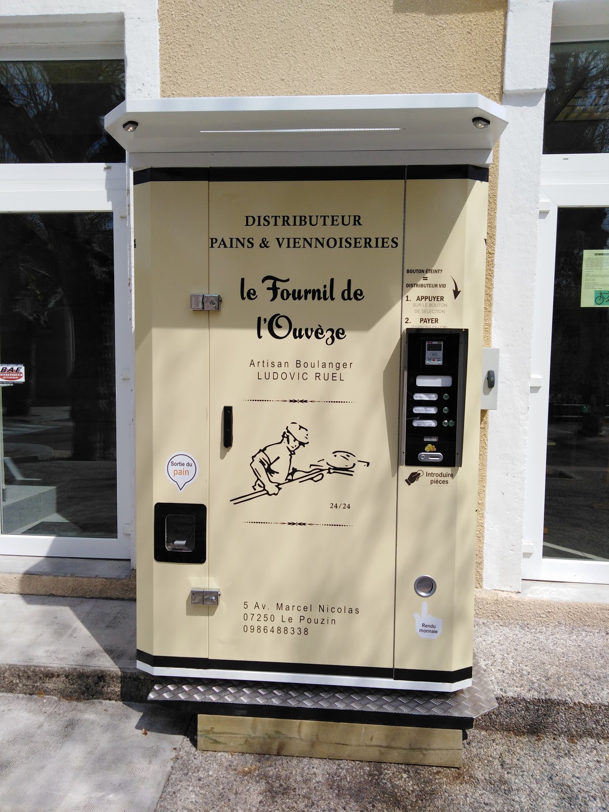 Distributeur de pains et viennoiseries