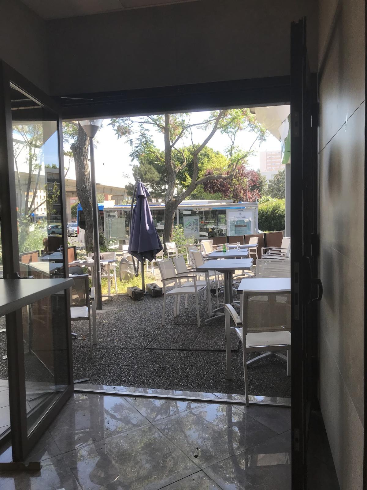 LES TERRASSES DU METRO LA ROSE