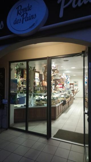 Boulangerie Les Pains Ronde Des Pains Pâtisserie 0