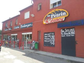Boulangerie Le Pétrin Ribeïrou 0