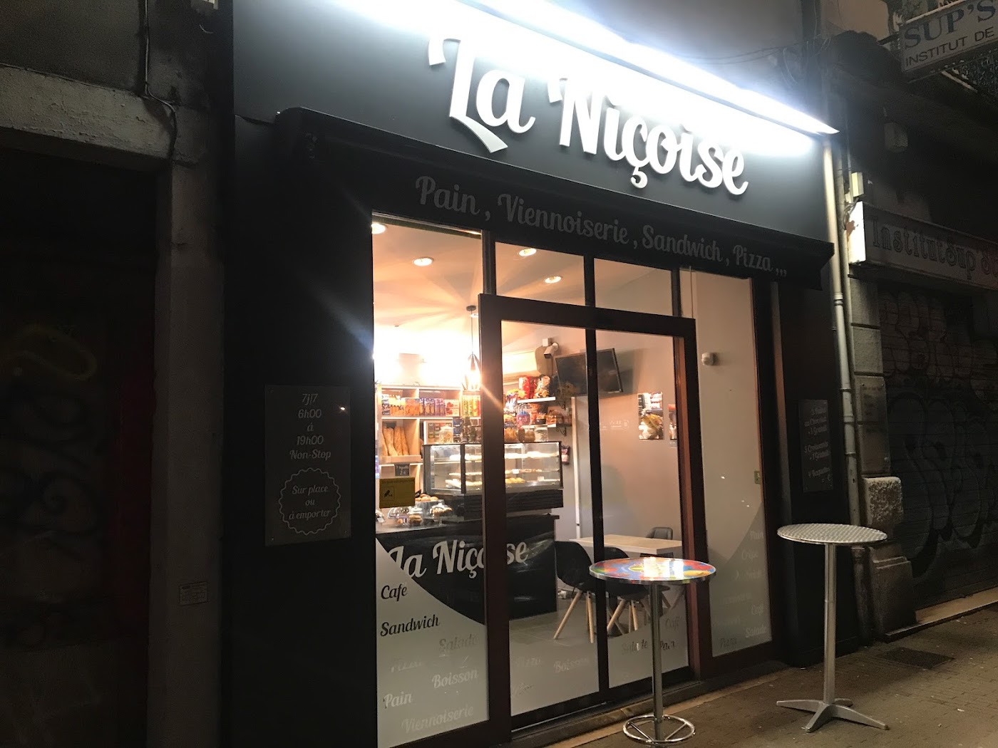 La Niçoise Cafe